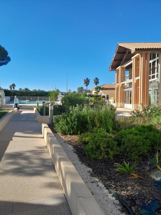 Апартаменты Port Frejus Thalasso Base Nature Экстерьер фото